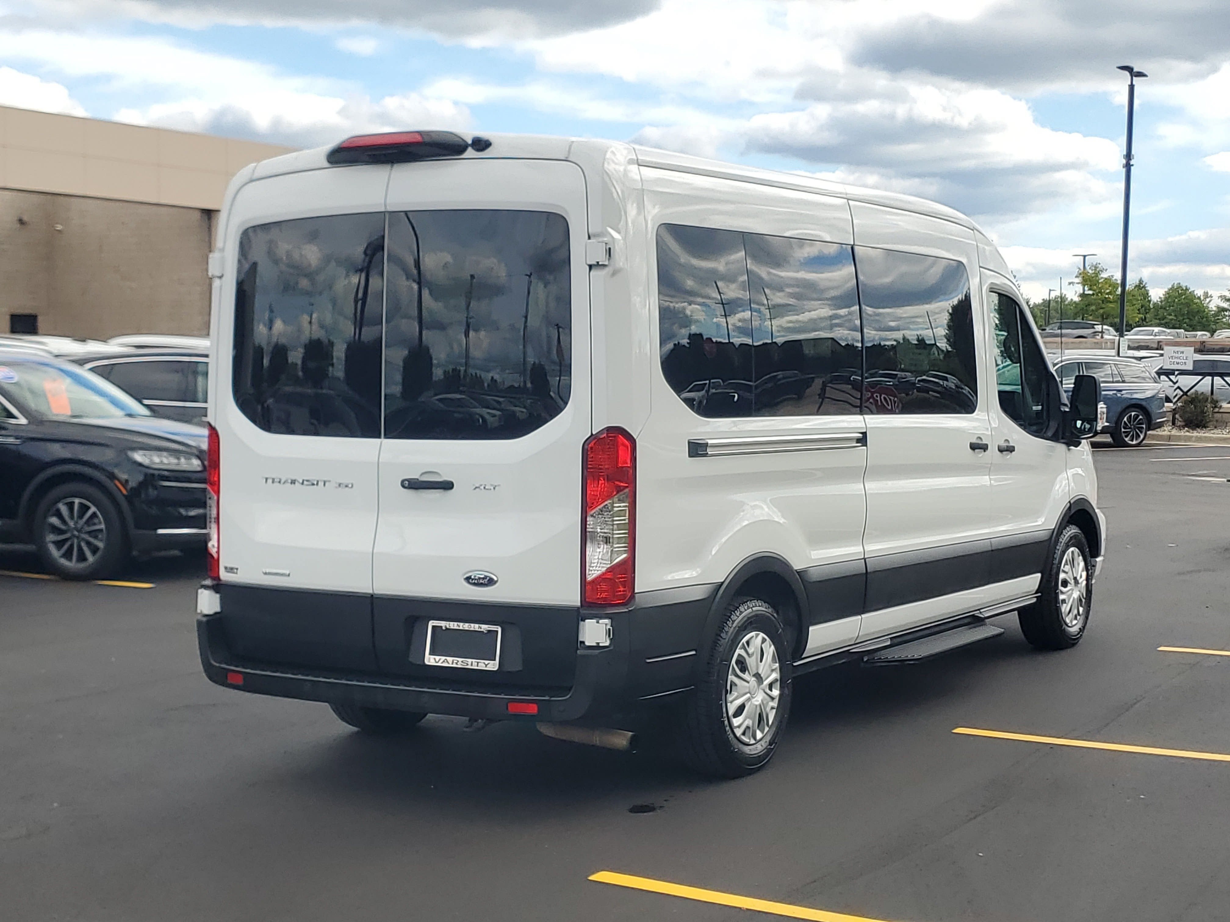 2025 Ford Transit Passenger Wagon XLT