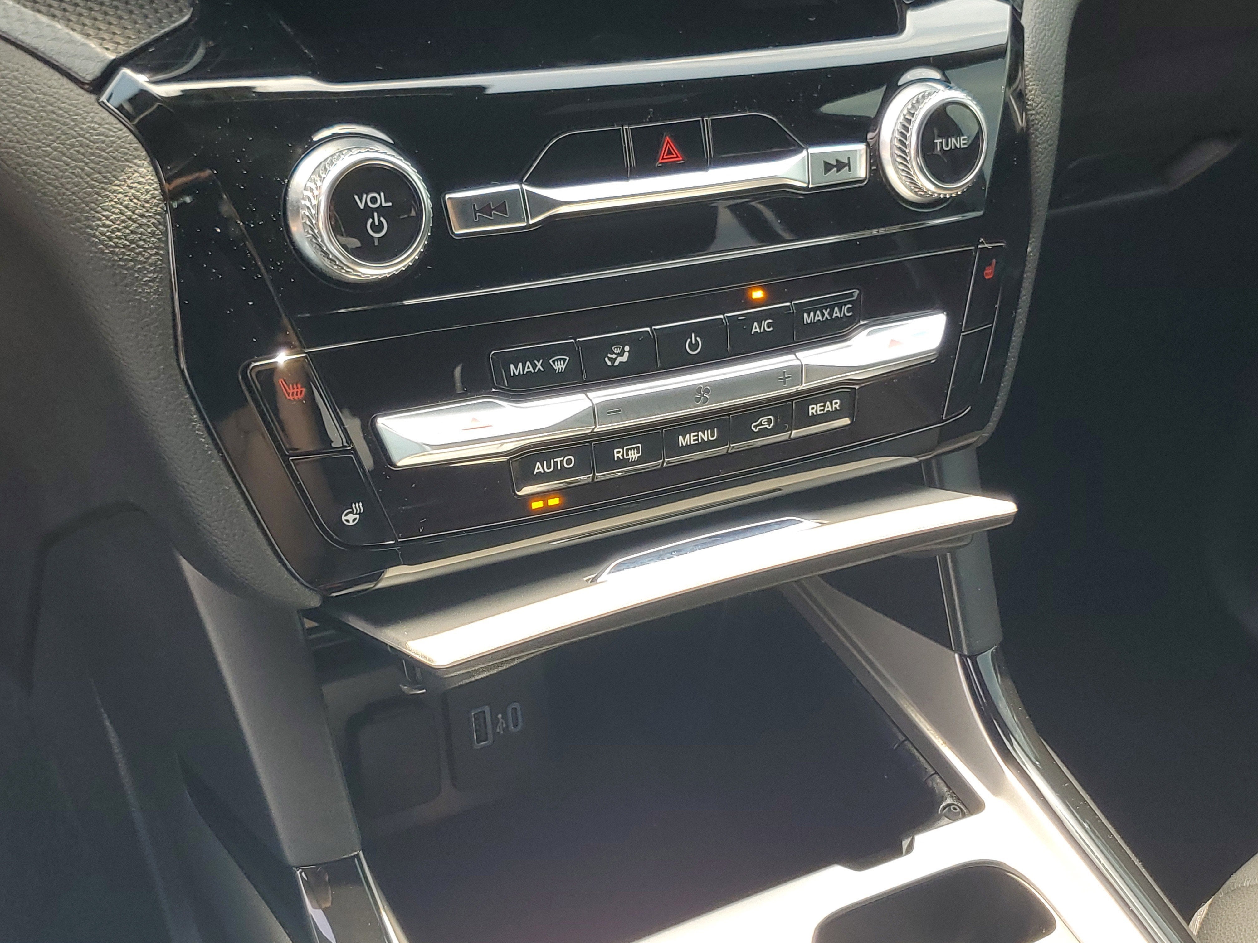 2024 Ford Explorer ST-Line