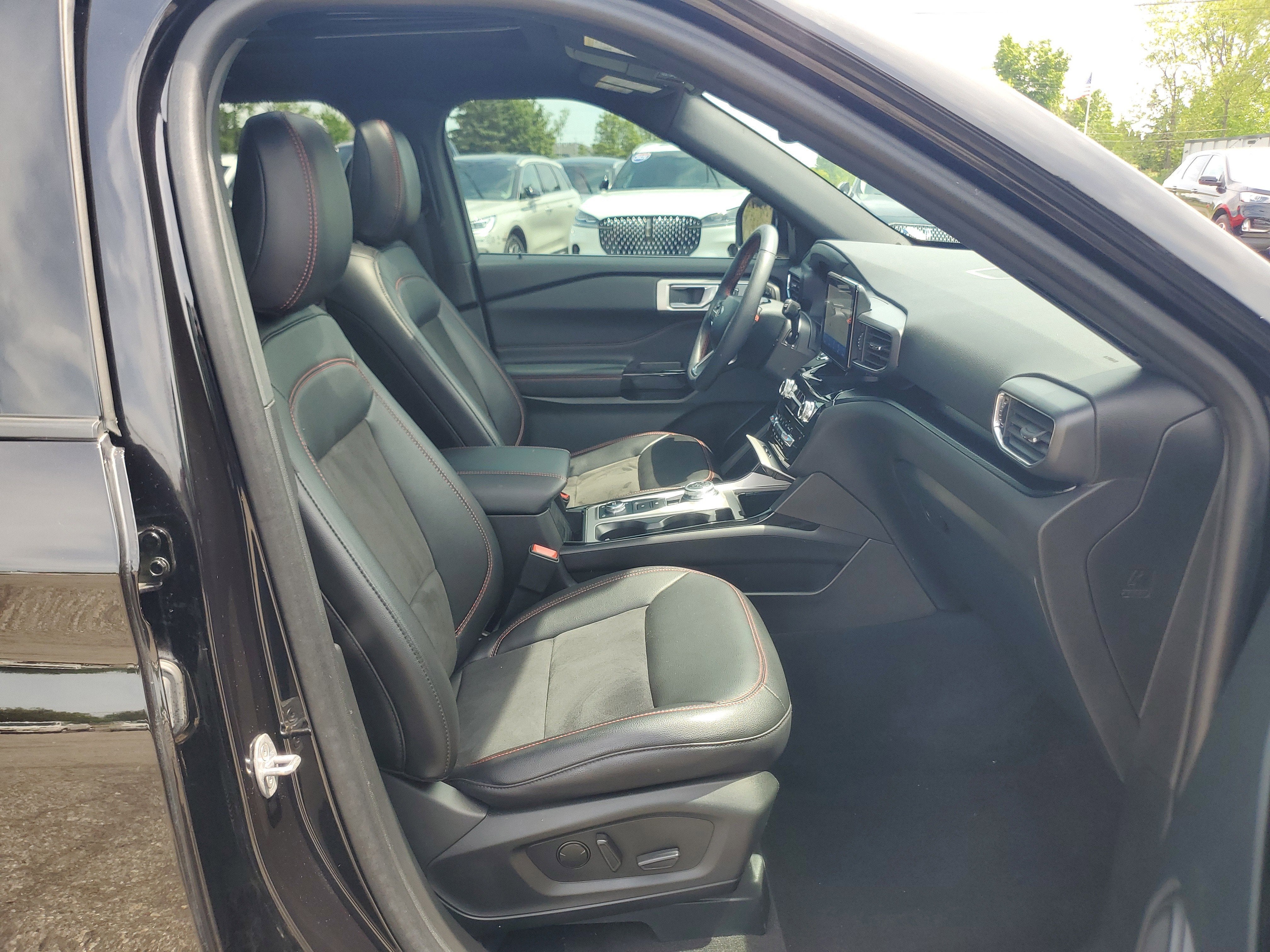 2024 Ford Explorer ST-Line
