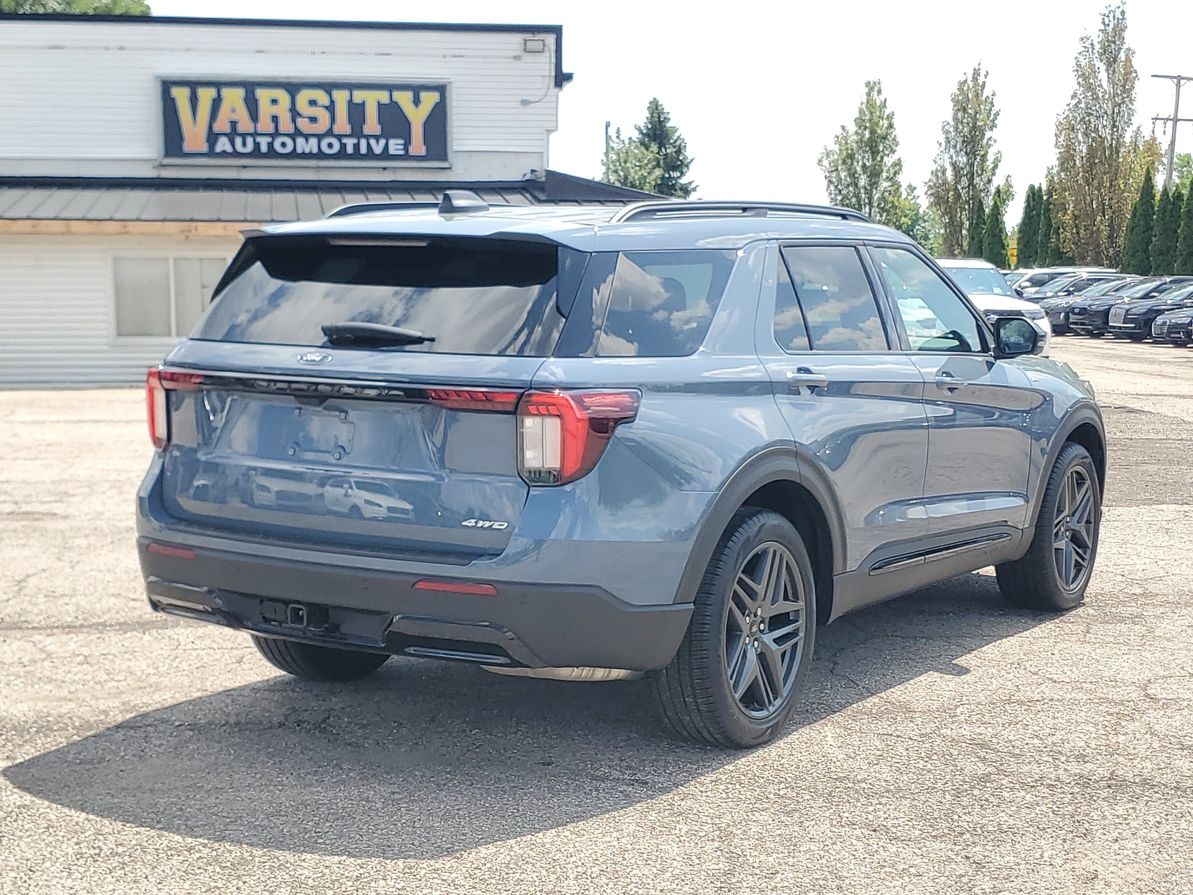 2025 Ford Explorer ST-Line