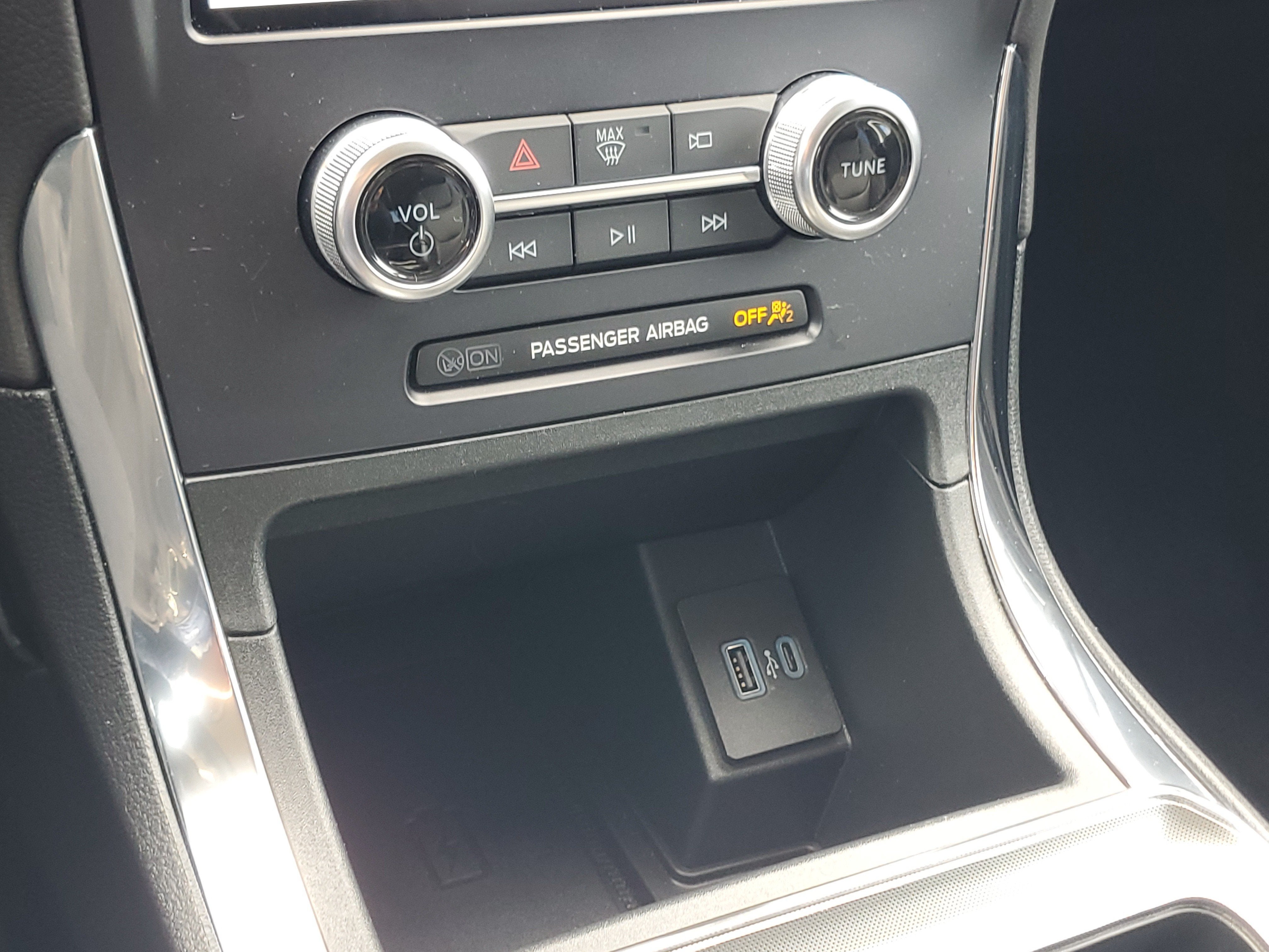 2024 Ford Edge Titanium