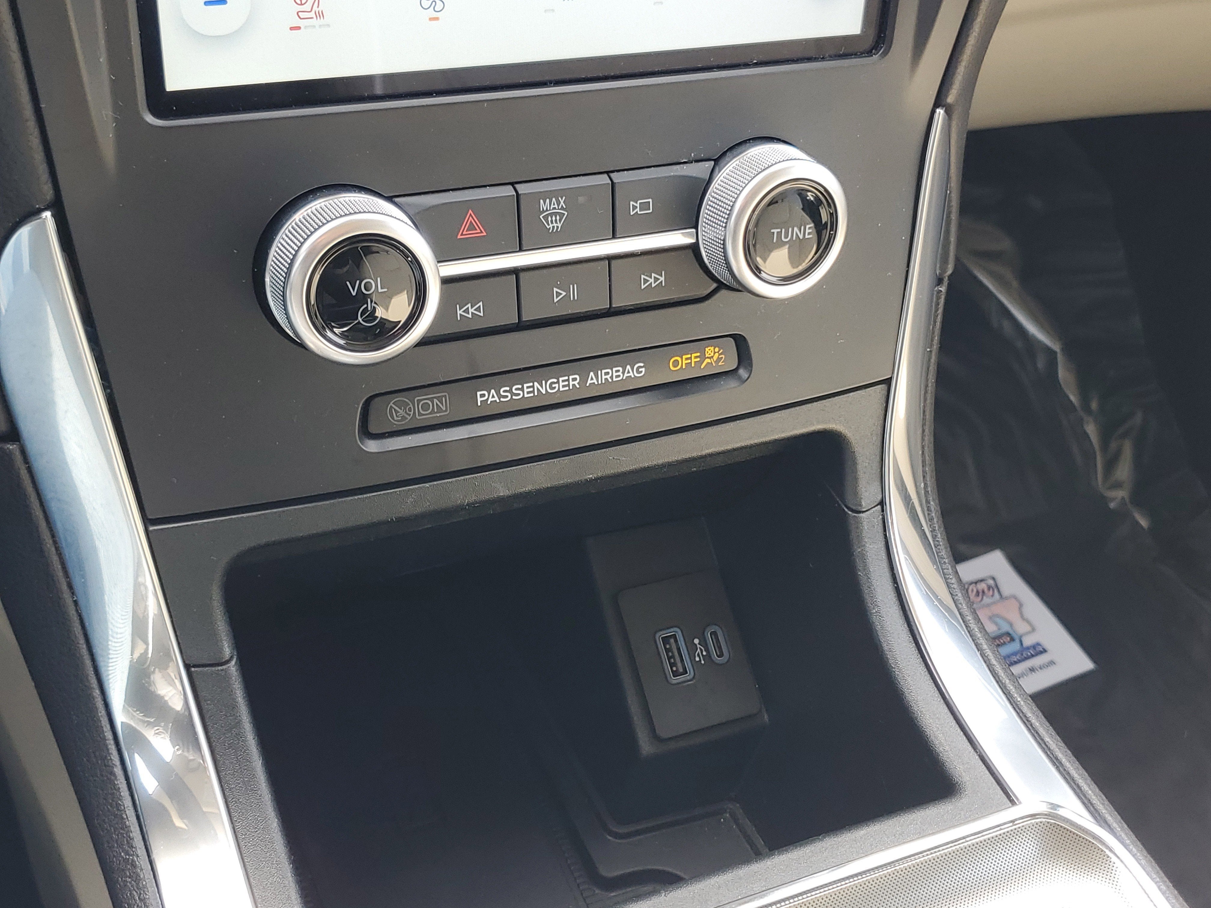 2024 Ford Edge Titanium