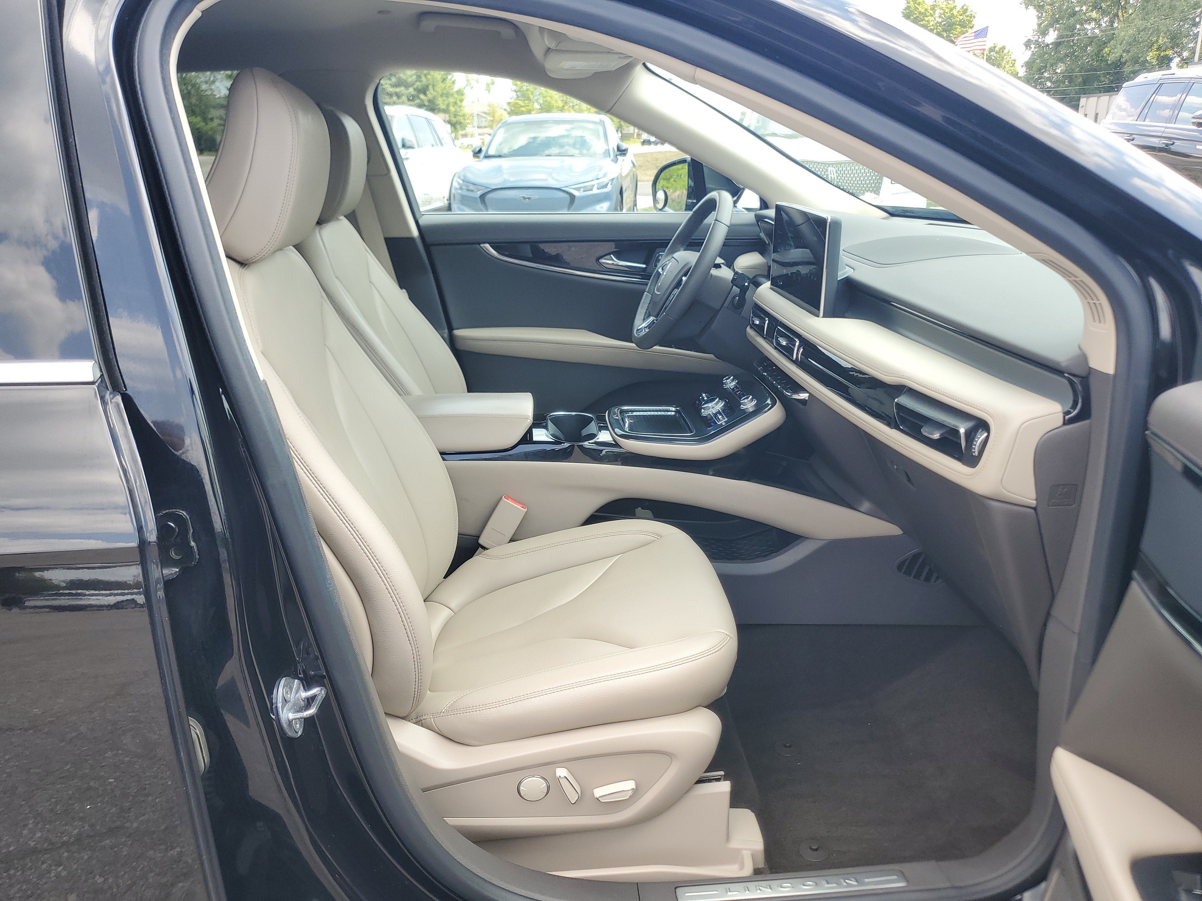 2022 Lincoln Nautilus Standard