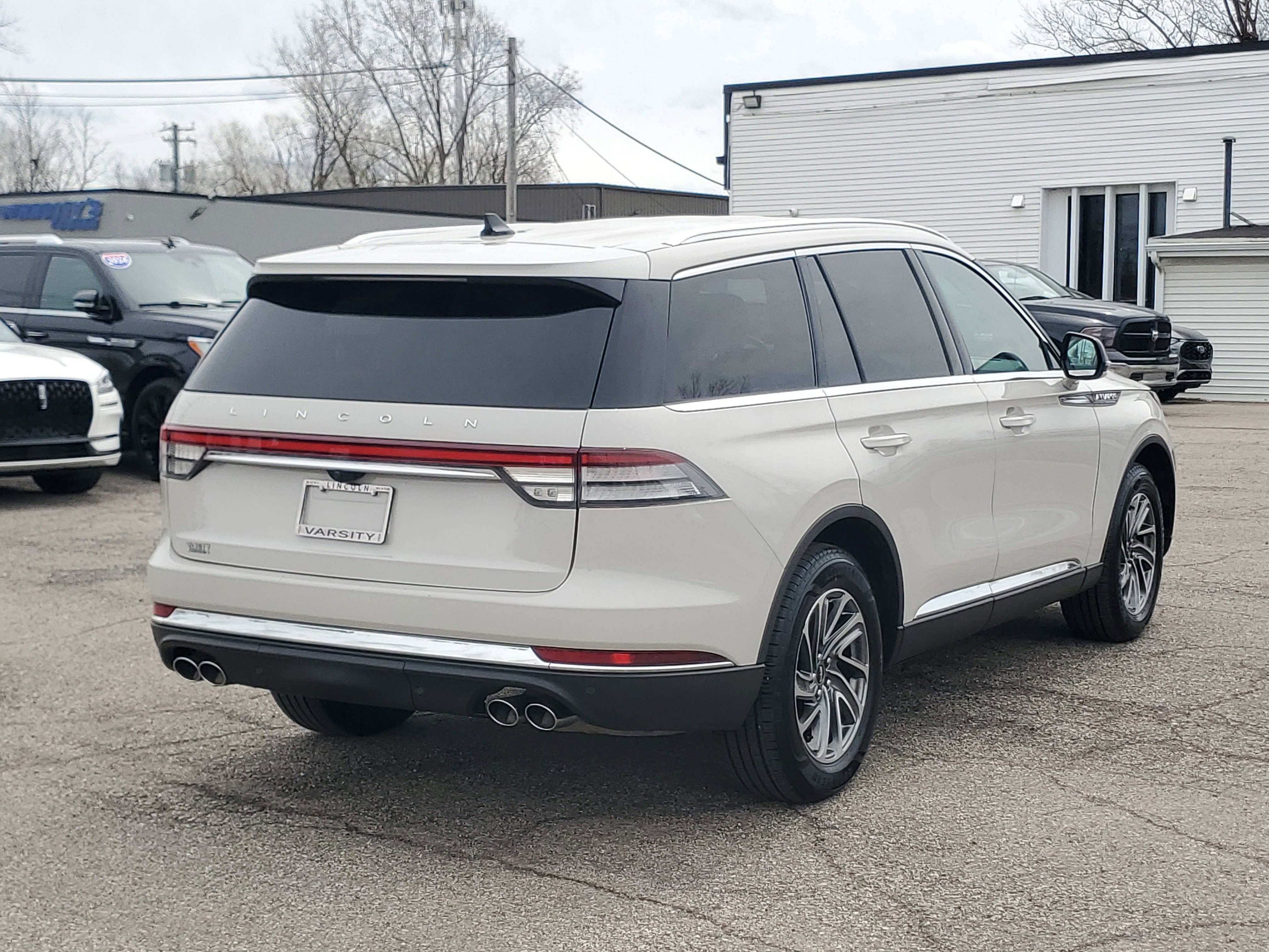 2023 Lincoln Aviator Standard