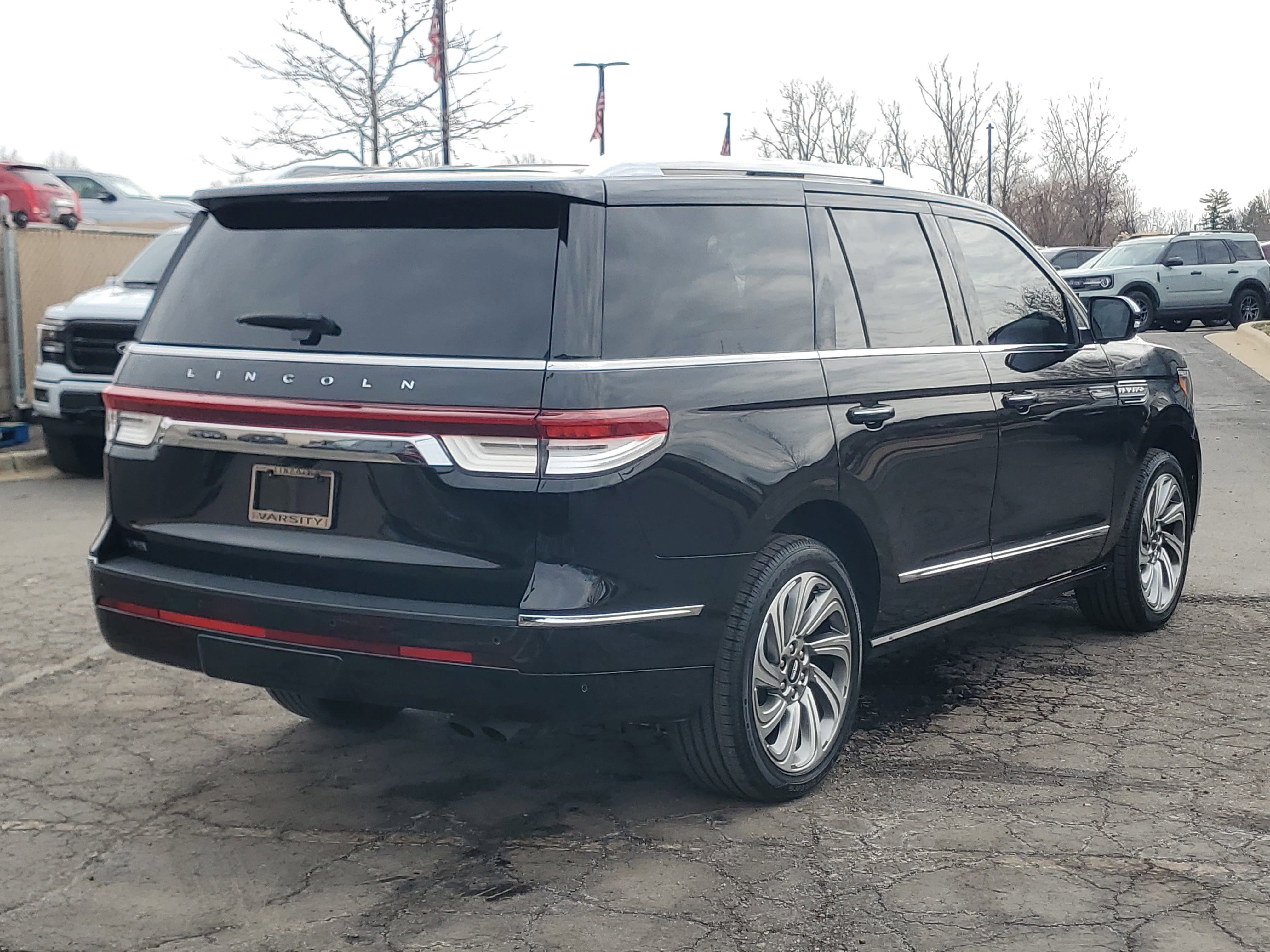 2023 Lincoln Navigator Standard