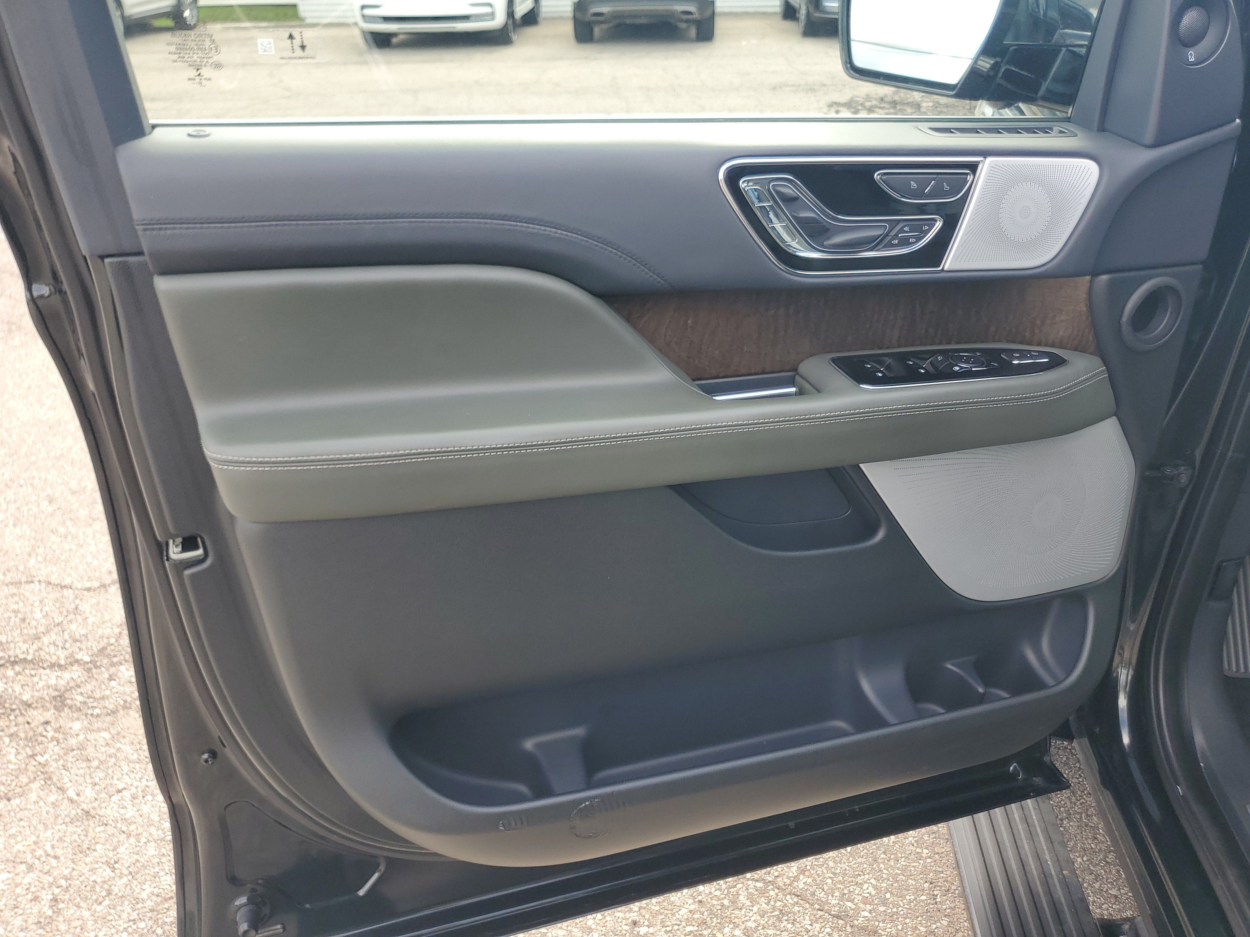 2023 Lincoln Navigator L Black Label
