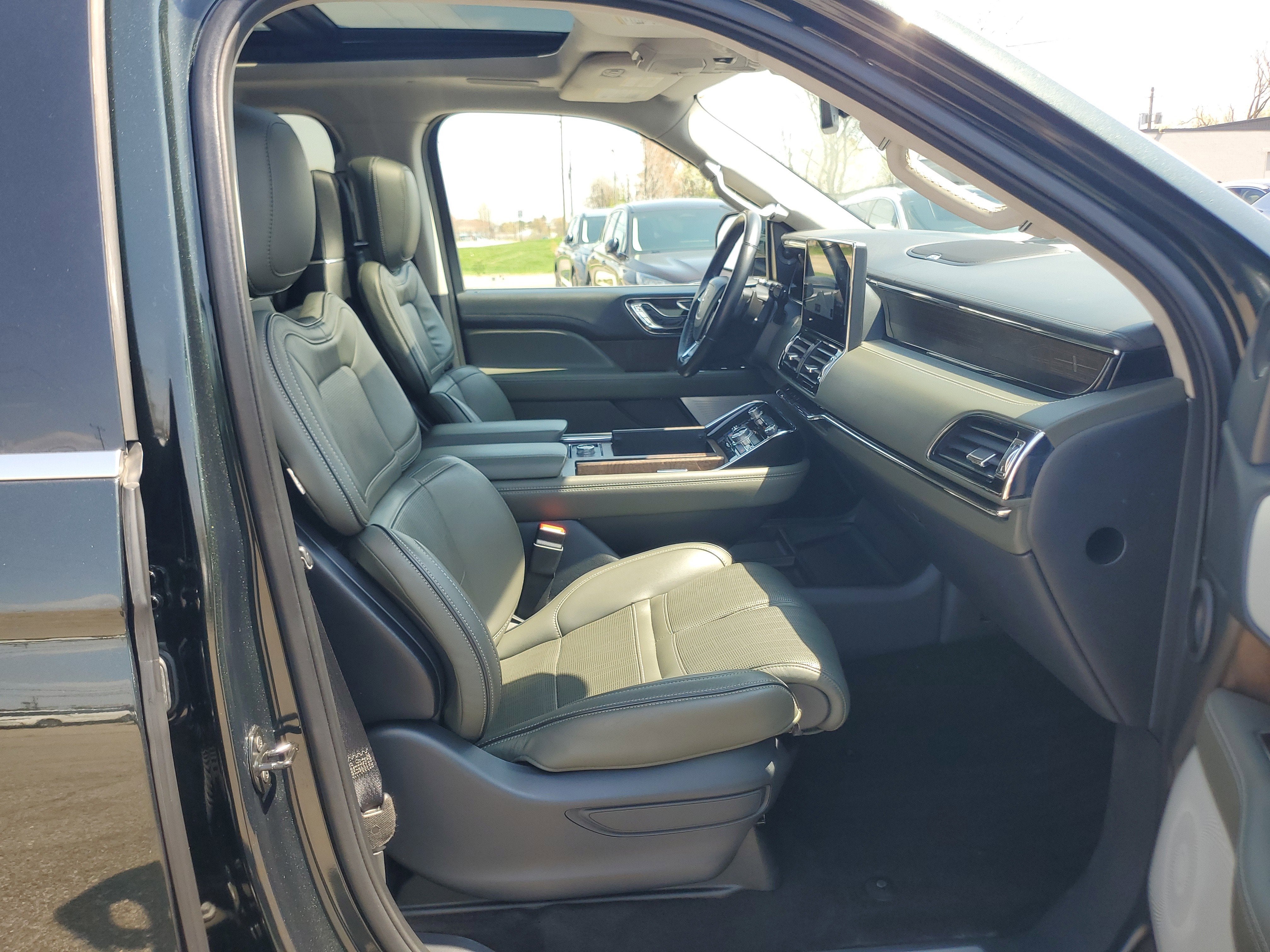 2022 Lincoln Navigator L Black Label