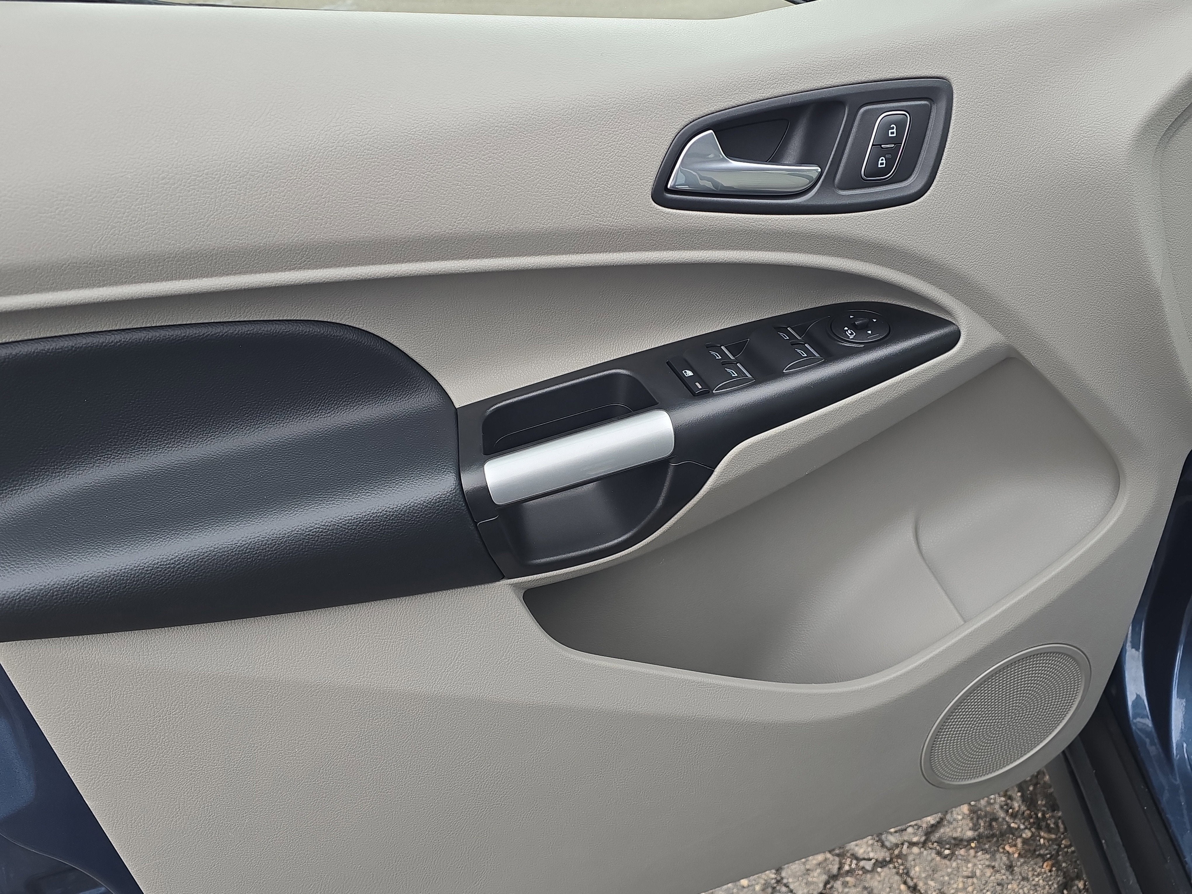 2022 Ford Transit Connect Wagon Titanium