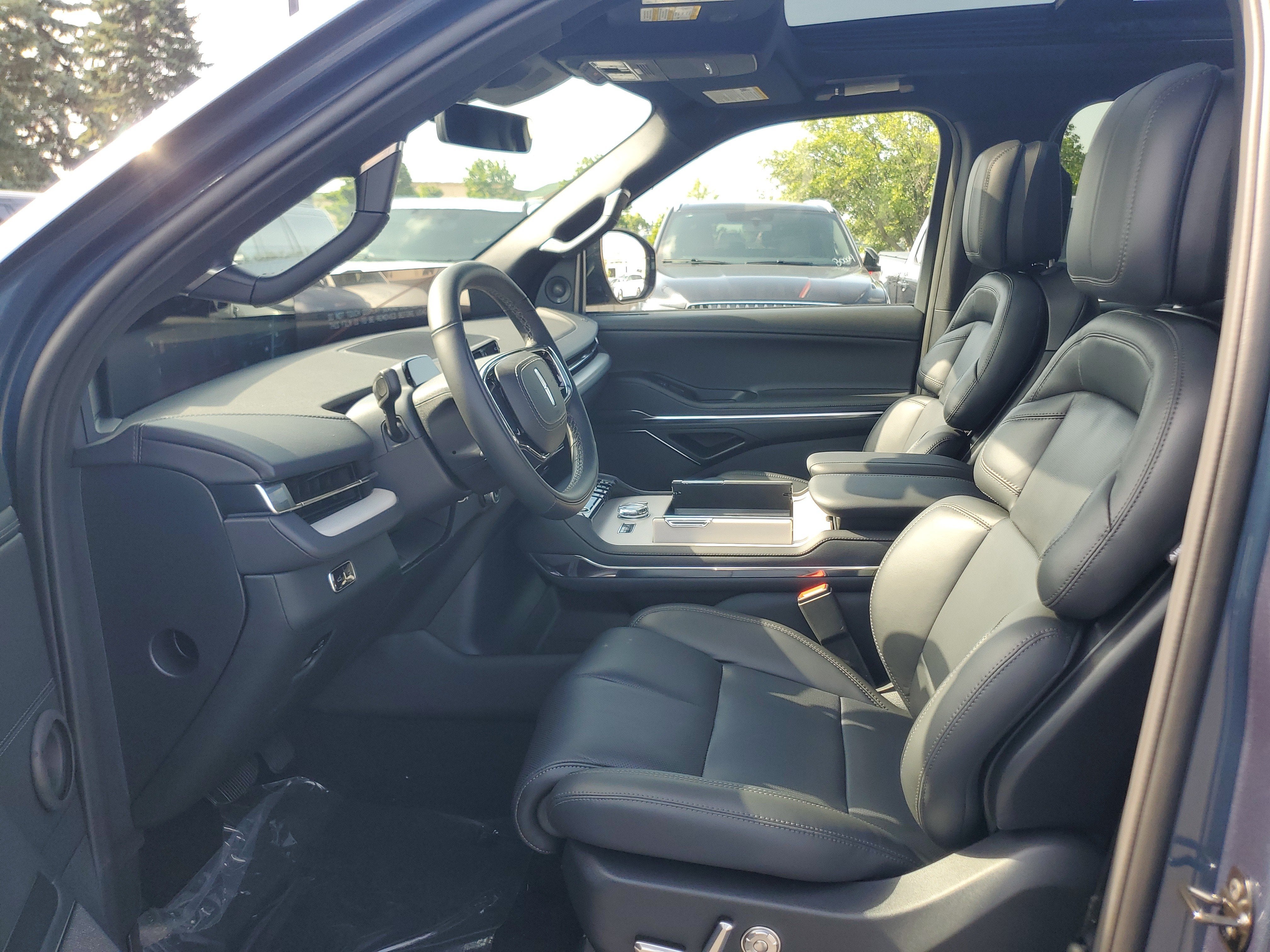 2027 Lincoln Navigator L Reserve