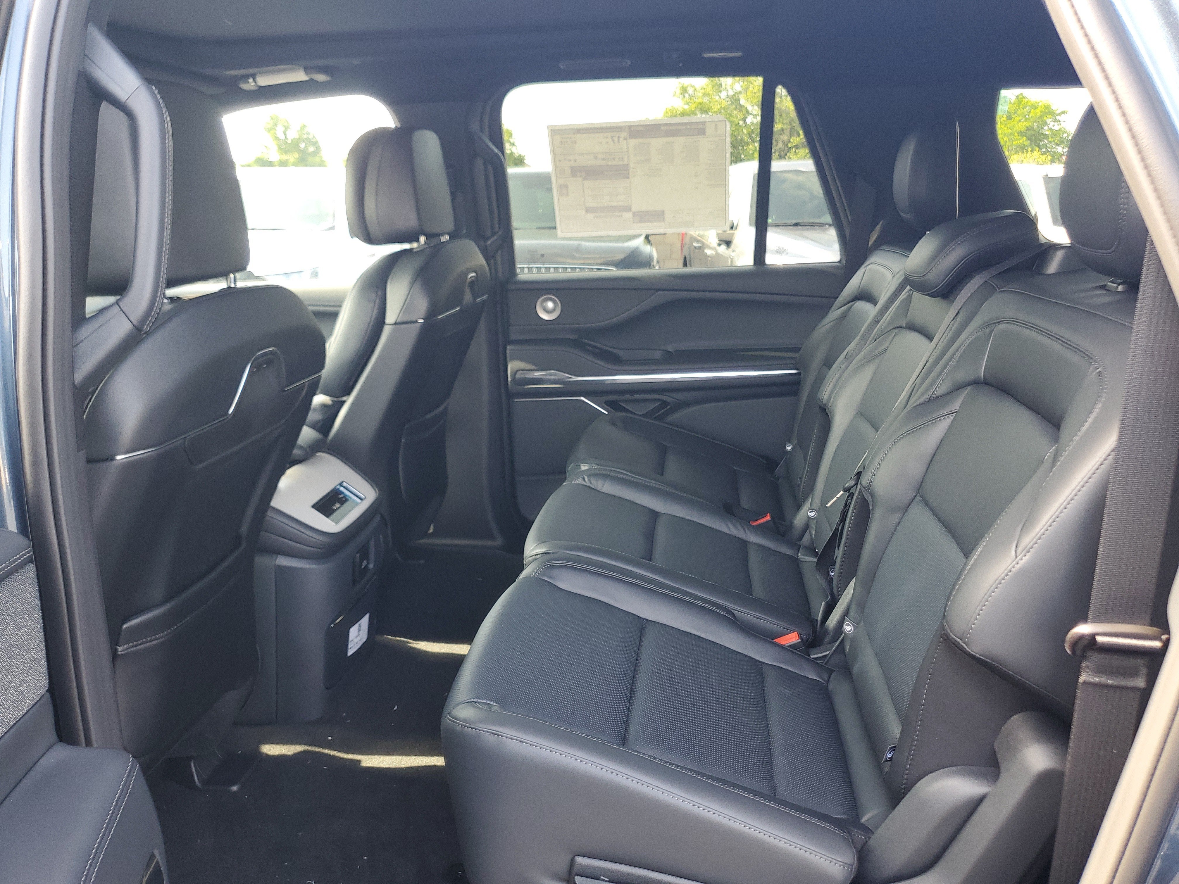 2027 Lincoln Navigator L Reserve