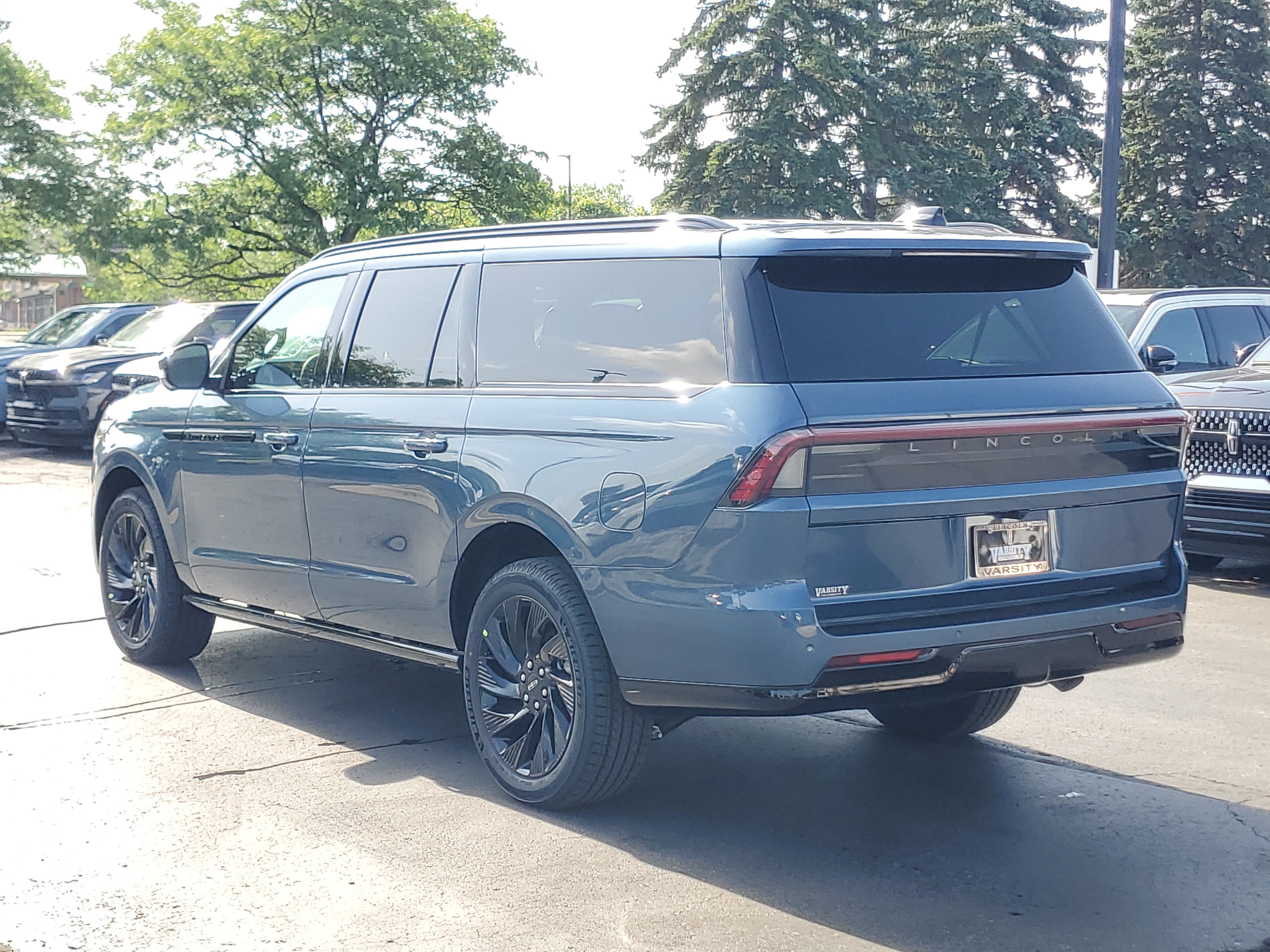 2027 Lincoln Navigator L Reserve