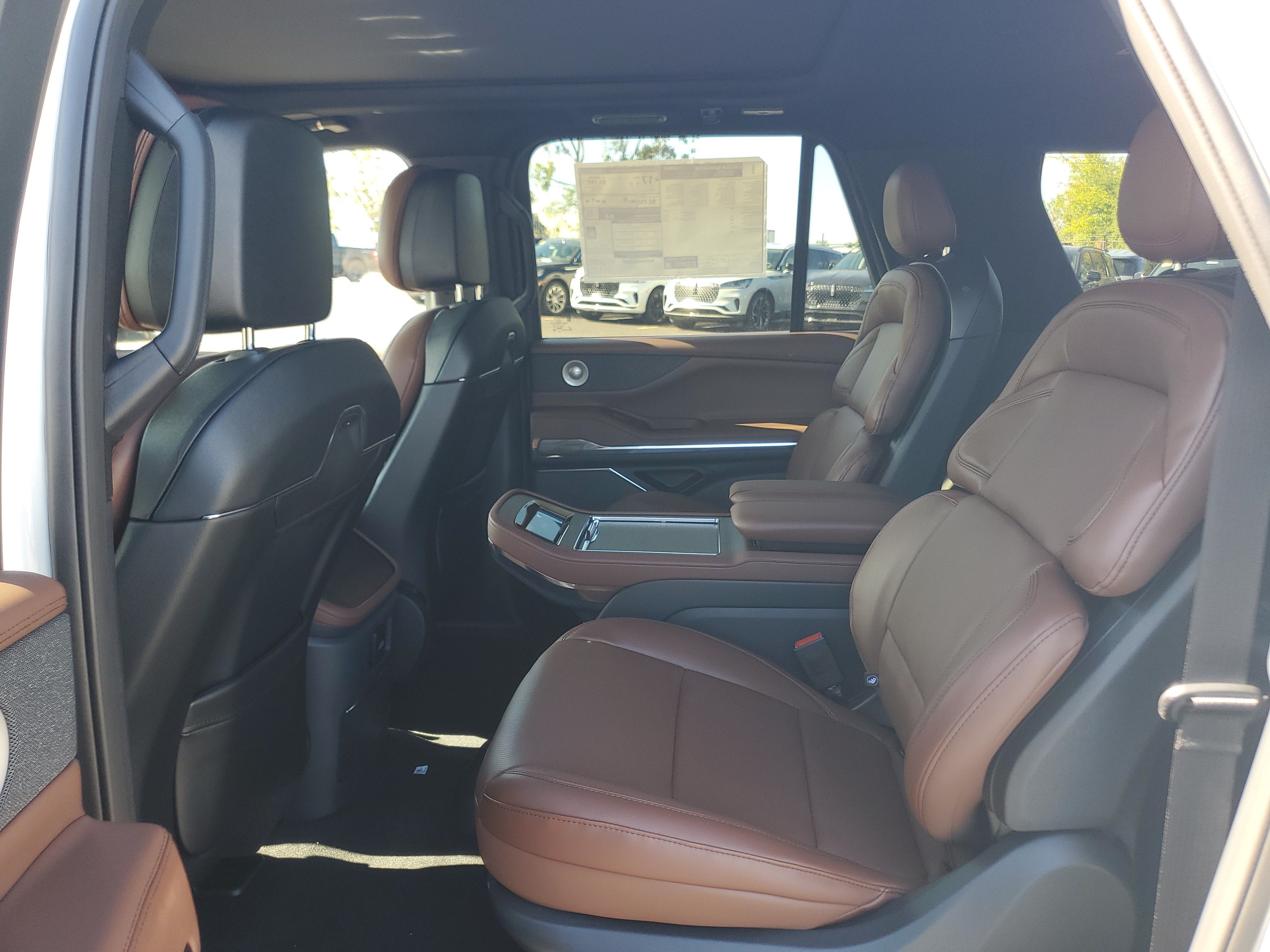 2027 Lincoln Navigator L Reserve