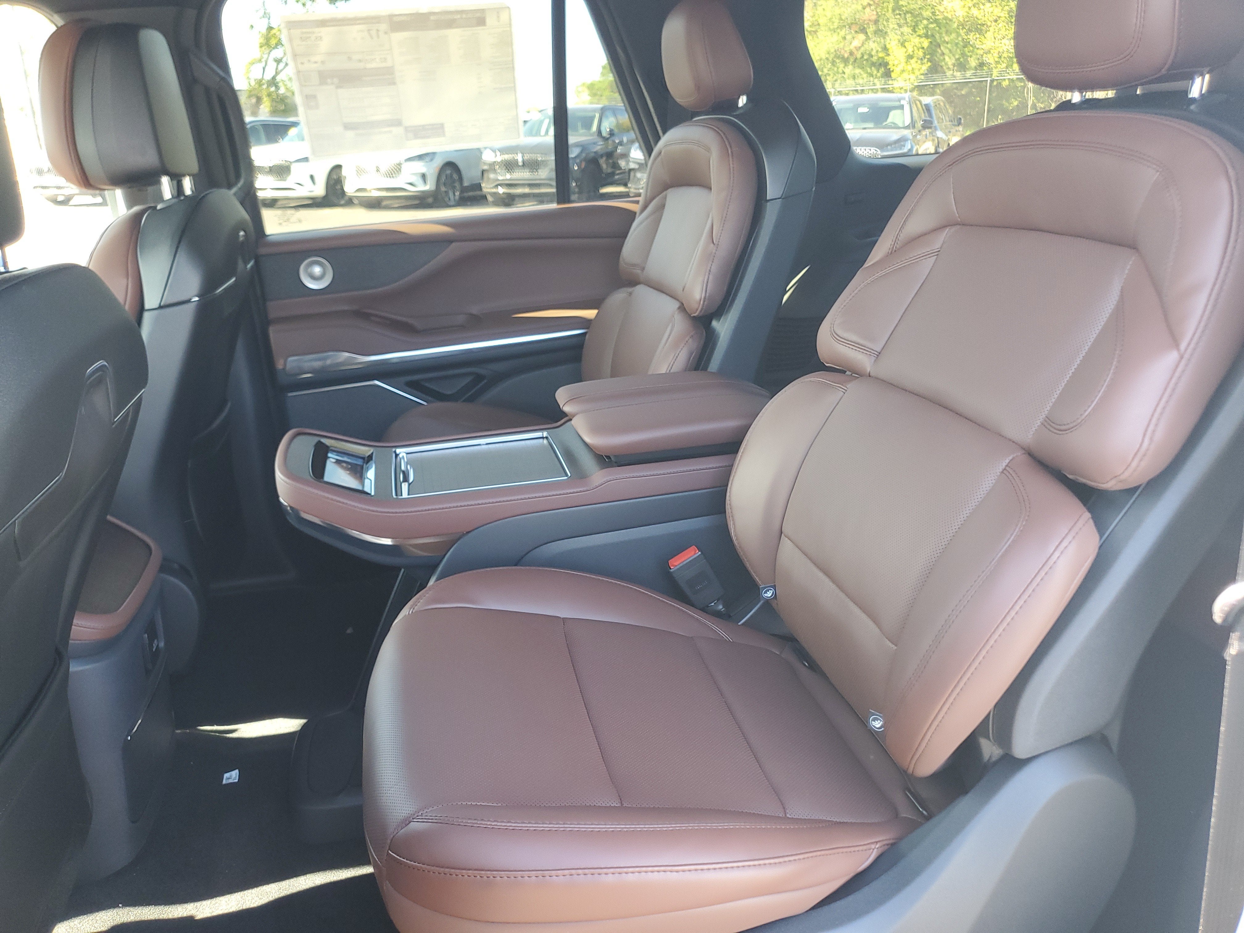 2027 Lincoln Navigator L Reserve