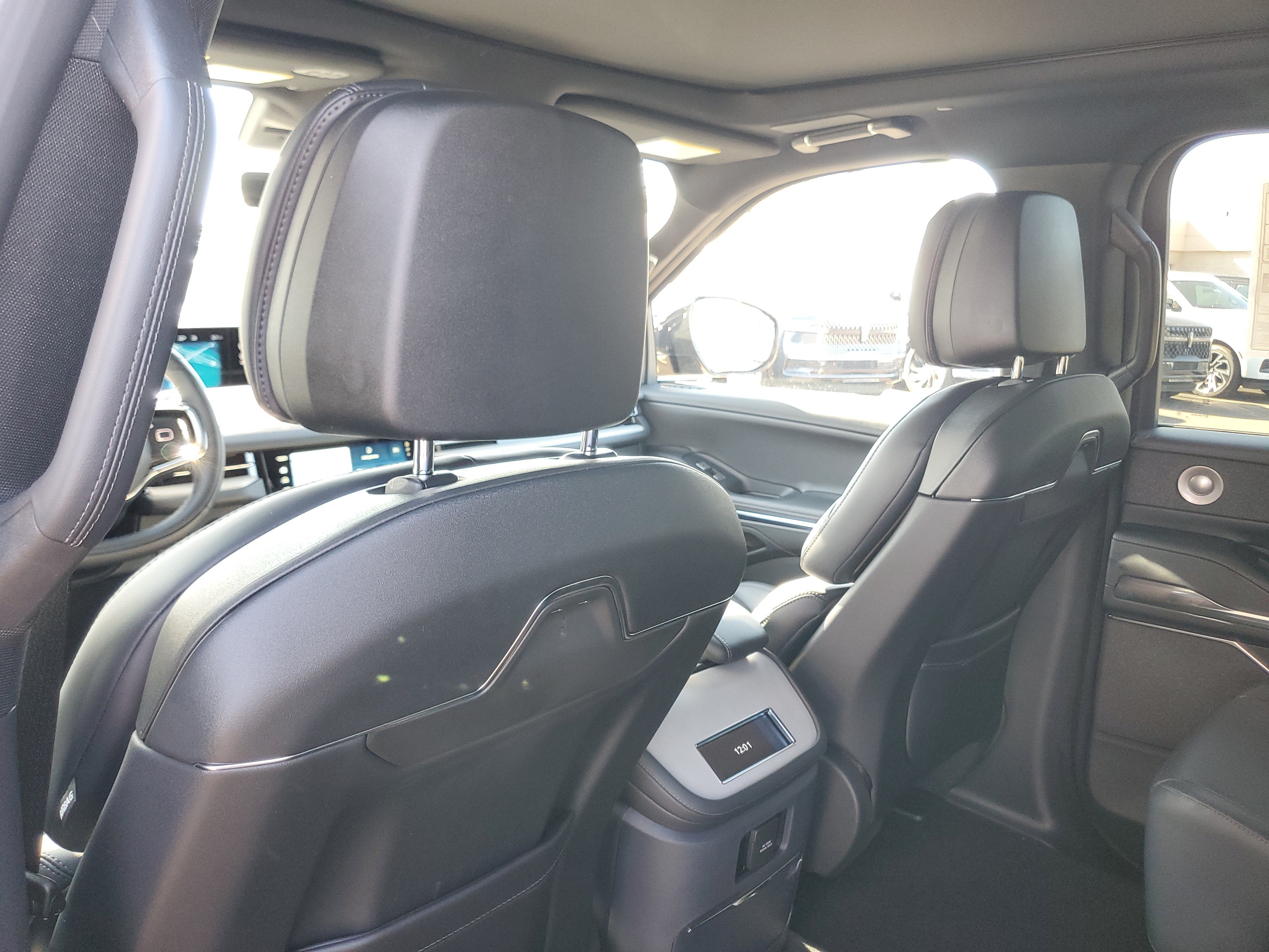 2027 Lincoln Navigator L Reserve