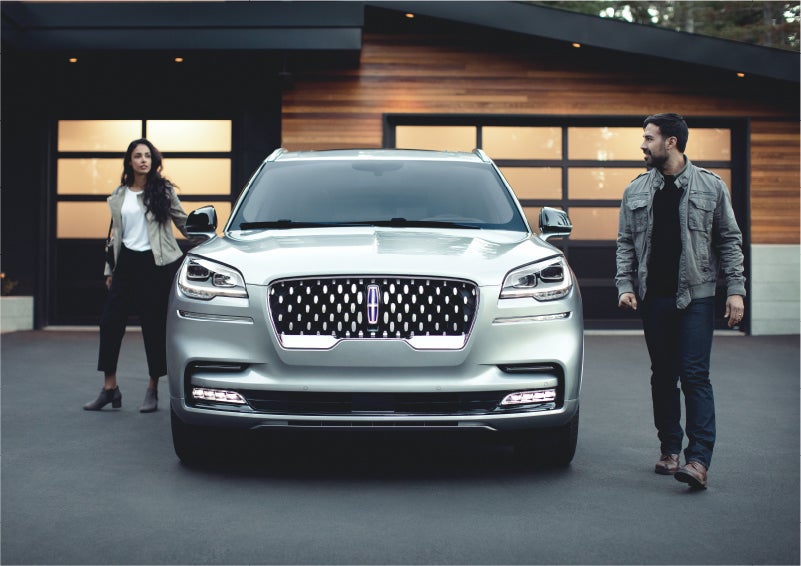 The sparkling grille of the 2023 Lincoln Aviator® Grand Touring model | Varsity Lincoln in Novi MI
