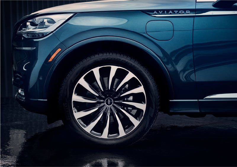 The 2023 Lincoln Aviator® Black Label Grand Touring model with unique 12-spoke wheel | Varsity Lincoln in Novi MI