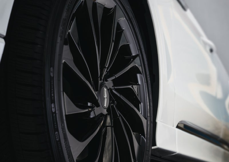 The wheel of the available Jet Appearance package is shown | Varsity Lincoln in Novi MI