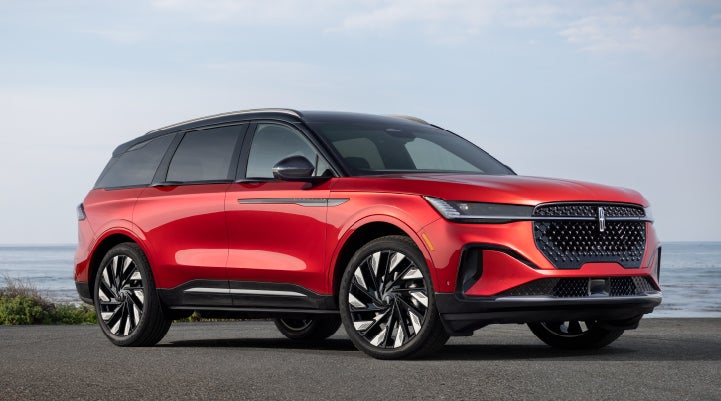 A 2024 Lincoln Nautilus® Reserve model is shown with the stylish available Jet Appearance Package. | Varsity Lincoln in Novi MI