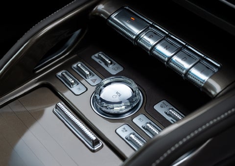 A crystal-inspired volume knob is shown in the center floor console of a 2024 Lincoln Nautilus® SUV. | Varsity Lincoln in Novi MI