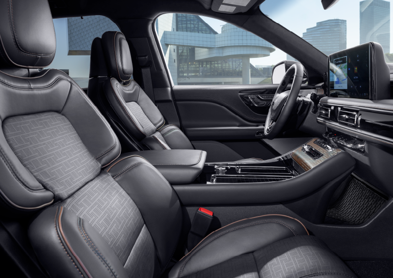 The interior of the 2025 Lincoln Aviator® SUV is shown with sleek black accents. | Varsity Lincoln in Novi MI