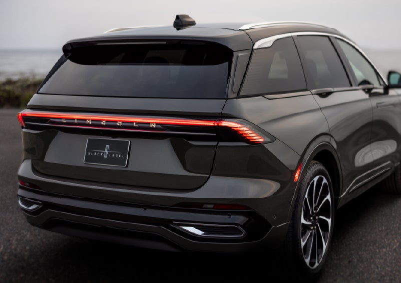 The rear of a 2025 Lincoln Black Label Nautilus® SUV displays full LED rear lighting. | Varsity Lincoln in Novi MI