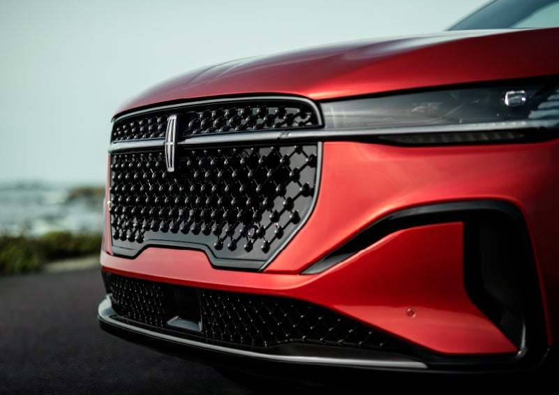 The sleek grille of a 2025 Lincoln Nautilus® SUV with the available Jet Appearance Package makes a bold statement. | Varsity Lincoln in Novi MI