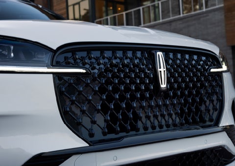 The front grille of a 2026 Lincoln Aviator® SUV is shown. | Varsity Lincoln in Novi MI