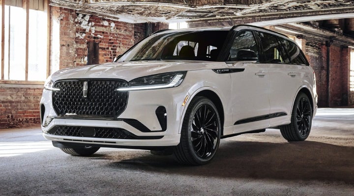 A 2026 Lincoln Aviator® SUV is shown with the available Jet Appearance Package. | Varsity Lincoln in Novi MI