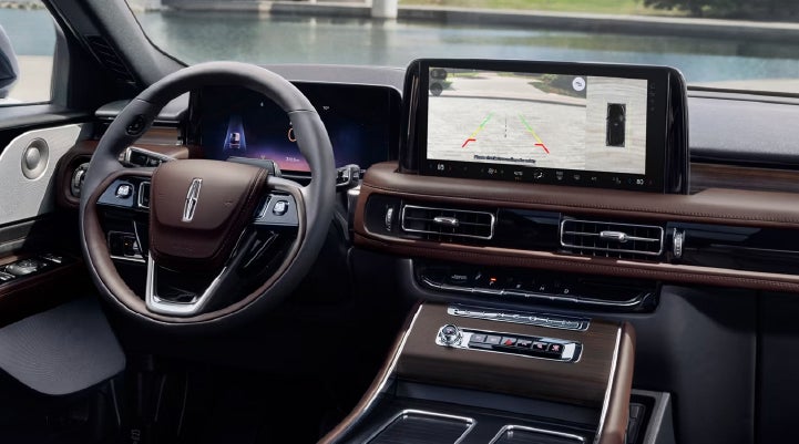 The backup camera of the 2027 Lincoln Aviator® SUV is displayed on screen. | Varsity Lincoln in Novi MI